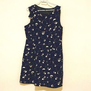 Cute patterned dress with shoulder bow